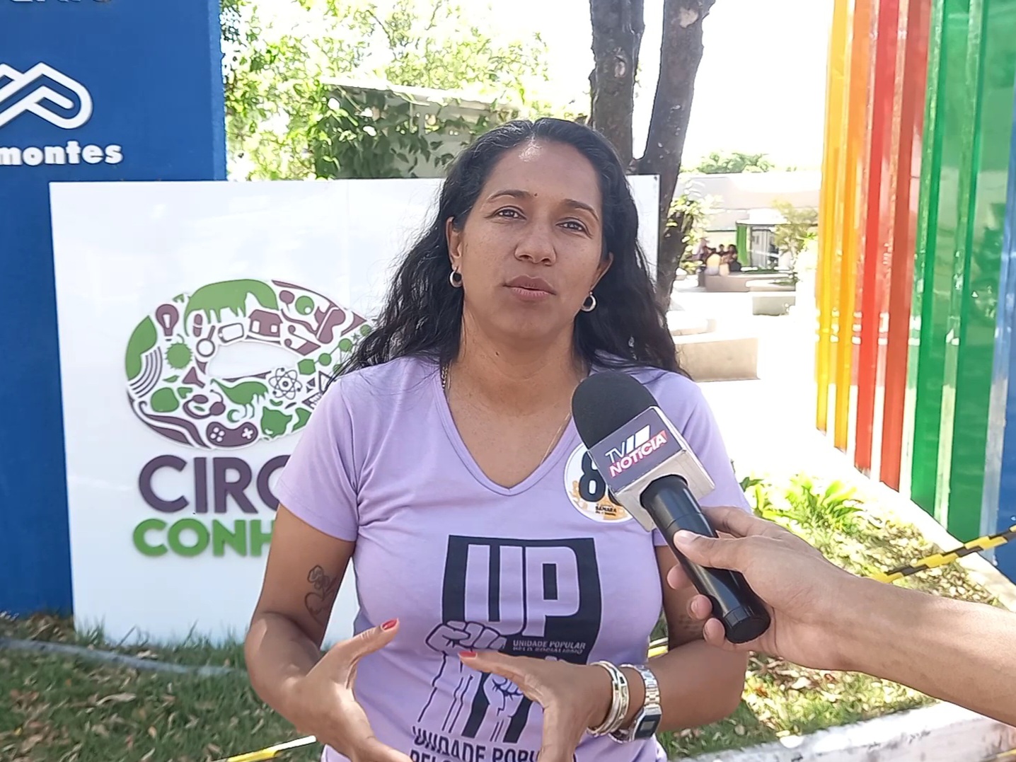 Candidata ao governo de Minas defende agilidade em denúncias de violência contra a mulher e a valorização salarial dos profissionais da educação